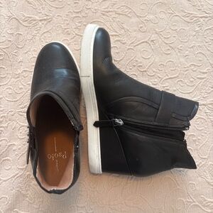 Very good condition Paolo boots size 7 Stylish Black High-Top Women's boots